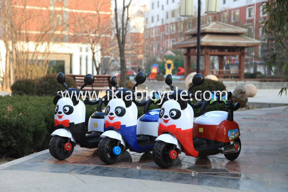 三色孩子电动三轮车
